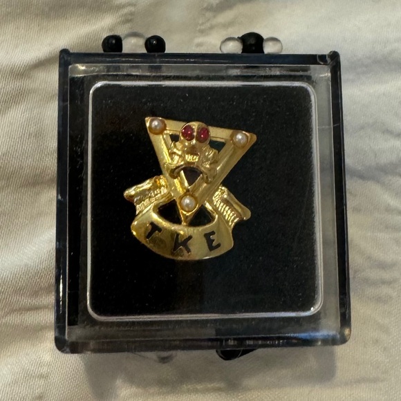 Antique Tau Kappa Epsilon Fraternity Pin in Gold - Picture 3 of 5